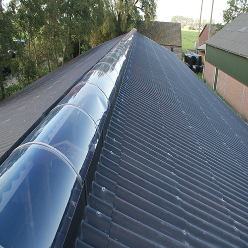 Dakpanelen met lichtstraat