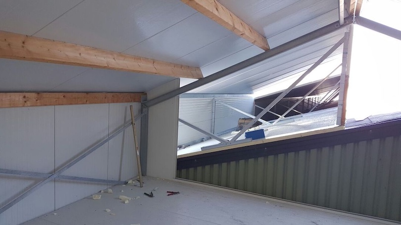 Luchtbehandeling plaatsen in stal